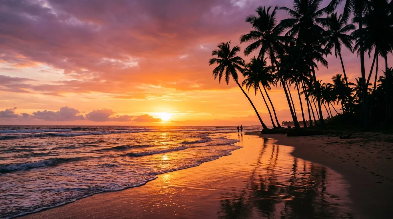 Pantai Ngliyep Malang dengan suasana sunset dan pohon kelapa, destinasi wisata pantai selatan dengan nuansa mistis